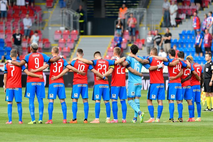 3. kolo nadstavbové části o titul ve Fortuna:Lize 2019/20, Plzeň - Sparta: Plzeňští hráči se loučí s Mariánem Čišovským.