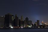 V samotném Manhattanu je bez elektrického proudu okolo 200 000 lidí.