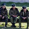 Ukrajina - Krym - Lyubimovka - ukrajinští vojáci - 5. 3. 2014