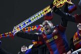Fanoušci Barcelony se radují z gólu svého týmu