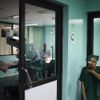Obrazem: Jak oční klinika v Nepálu léčí šedý zákal