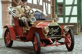První automobilový šlágr Opelu: „Doktorwagen“ typu 4/8 PS z roku 1909.