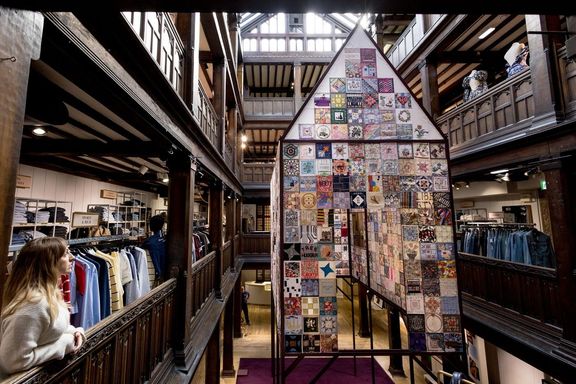 Kolekce patchworku byla letos v květnu vystavena v londýnském obchodním domě Liberty u příležitosti 150. výročí jeho založení.