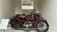 První motorkou na Pražském hradě byl na počátku 20. let Indian. Tehdy je vodili bývalí legionáři.
