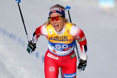 Běžkaři vs. biatlonisté. Johaugová v brutálním norském výjezdu porazila i Krčmáře