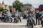 Do Prahy z Číny na motorce. Do metropole o víkendu dorazilo 110 tisíc příznivců Harley-Davidson