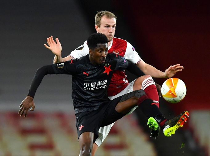 Rob Holding a Peter Olayinka ve čtvrtfinále EL Arsenal - Slavia