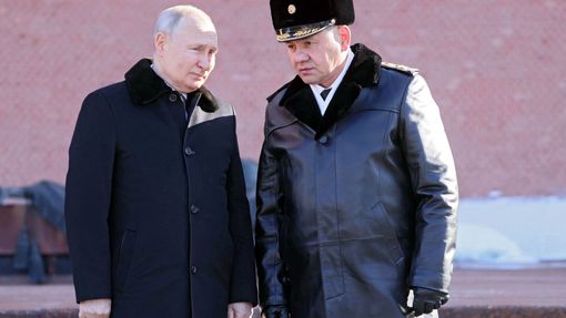 Vladimir Putin a ministr obrany Sergej Šojgu