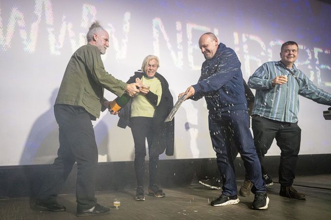 Snímek z křtu alba skupiny WWW Neurobeat v Roxy.