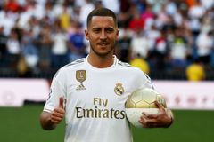 Hazard v bílém. Posilu Realu vítal v Madridu napěchovaný stadion