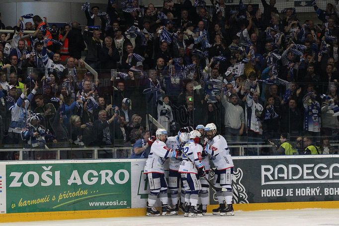 4. semifinále play off extraligy 2018/19, Kometa Brno - Liberec: Radost brněnských hokejistů po gólů na 2:2.