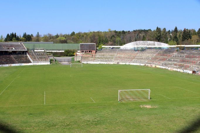 Legendární fotbalový stadion Za Lužánkami v Brně.