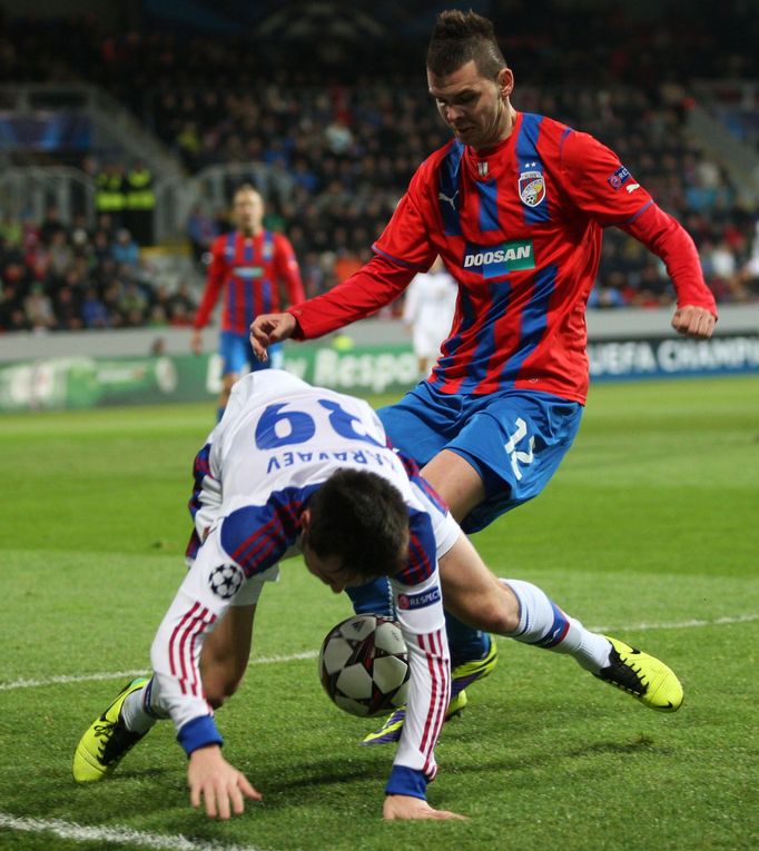 LM, Plzeň - CSKA Moskva: Michal Ďuriš (12) - Vjačeslav Karavajev