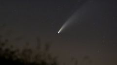 Kometa na hvězdné obloze v Rakousku