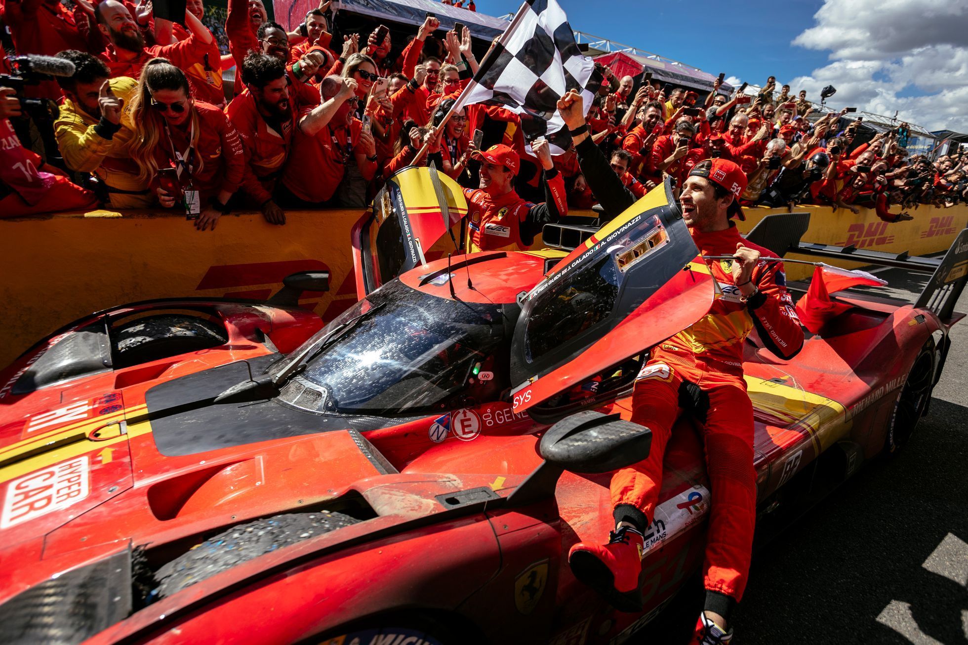 Alessandro Pier Guidi, James Calado a Antonio Giovinazzi slaví triumf Ferrari ve 24 h Le Mans 2023