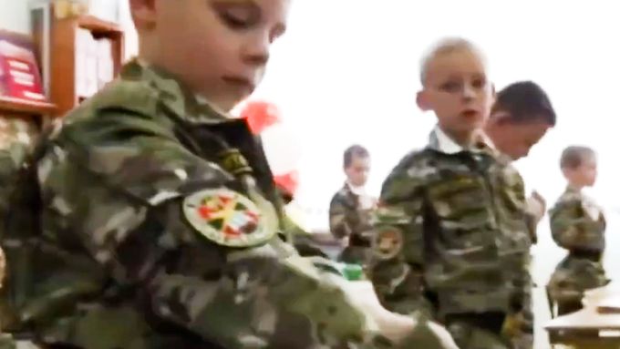 Rusové si chystají vojenské kadety už od mateřské školky. V zemi má militarizace zvláštní význam, tvrdí historikové.