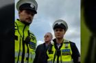 "Policisto, vy jste firma, ukažte mi IČO." Někteří motoristé se odmítají ztotožnit