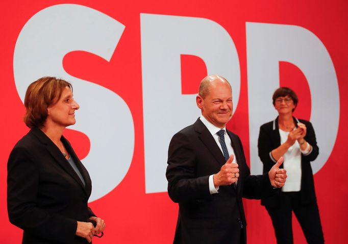 Kandidát na kancléře Olaf Scholz ve volebním štábu SPD.