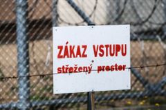 Chomutov odvolal ředitelku zoo kvůli zaměstnávání vězňů. Místo na pracoviště chodili "na melouch"