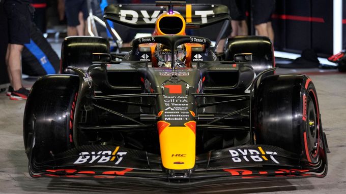 Max Verstappen v Red Bullu v kvalifikaci na VC Abú Zabí F1 2022