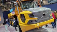 Celou řadu stavebních aut na elektřinu ukázalo Volvo CE, a to včetně vůbec prvního elektrického kloubového tahače na světě. Model A30 má 245kWh baterku, nosnost 29 tun a objem ložné plochy 17,8 m3.