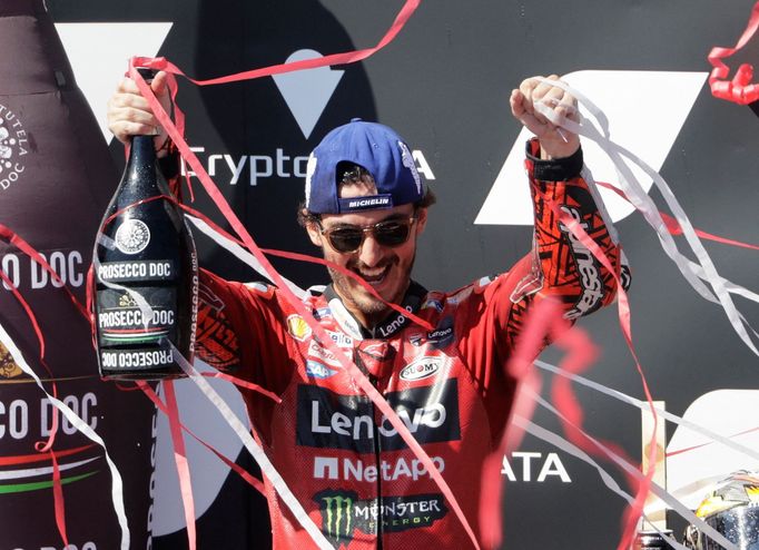 Francesco Bagnaia slaví vítězství v GP Rakouska třídy MotoGP