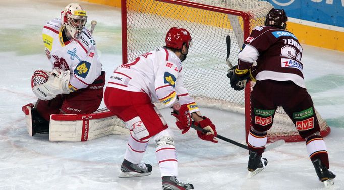 Hokej, extraliga, Sparta - Třinec: Petr Tenkrát dává gól