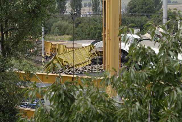 Vlak EuroCity narazil u Studénky do mostu