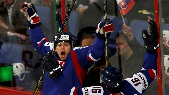 VIDEO Podívejte se na první gól hokejového šampionátu, který dal v zápase Slovensko - Francie Michel Miklík.