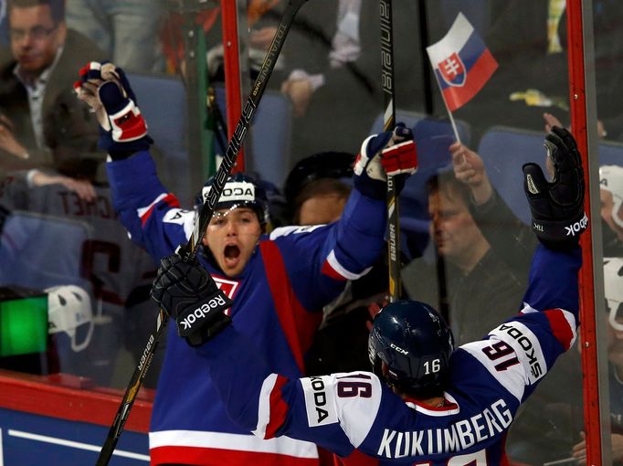 MS v hokeji 2013, Slovensko - Francie: radost Slovenska - 3:0, Tomáš Záborský a Roman Kukumberg