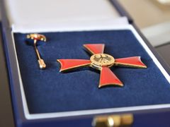 Kříž za zásluhy první třídy Záslužného řádu Spolkové republiky Německo