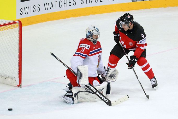 MS 2015, SF Česko-Kanada: Ondřej Pavelec -  Taylor Hall