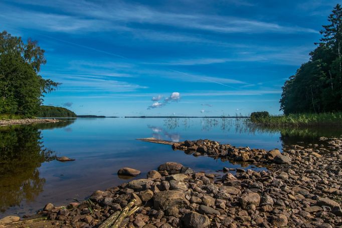 Jezero Bolmen ležící v regionu Småland na jihu Švédska.