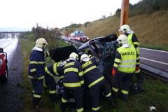 Při nehodě dodávky zemřel muž, spolujezdec se zranil