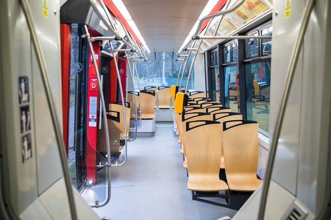 Vyzdobená tramvaj k třicátému výročí zvolení Václava Havla prezidentem.