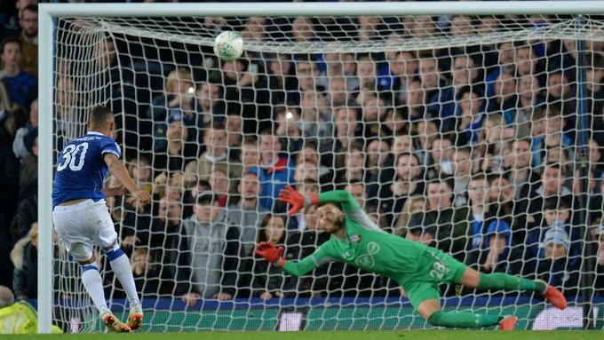 fotbal, anglický Ligový pohár 2018/2019, Everton - Southampton, Richarlison neproměňuje penaltu v rozstřelu
