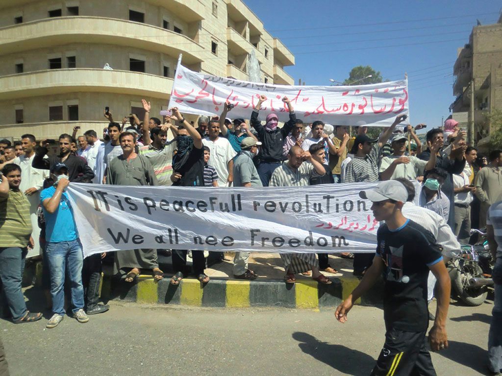 Masivní protesty Syřanů v Dejr ez-Zoru