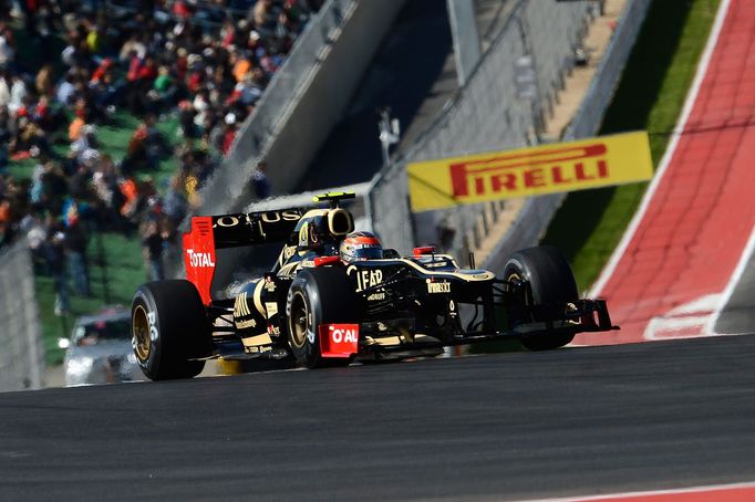 Romain Grosjean se vinou trestu ztráty pěti míst na startu stal v Austinu nechtěným hrdinou kvalifikace.