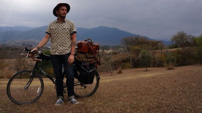 Jedidiah Jenkins - vášnivý cyklista amatér - se rozhodl, že změní svůj život a bude cestovat z Oregonu do Patagonie na kole. Proč chce ujet 7000 mil? Nechce, aby se z jeho života stala rutina.