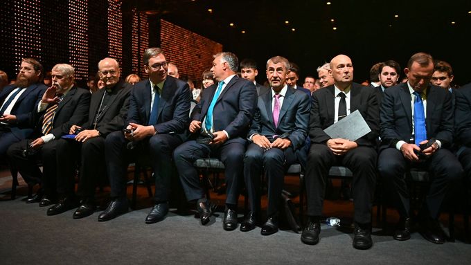 Postarší lídři na Demografickém summitu v Budapešti debatovali, jak rozrodit mladé Evropanky.