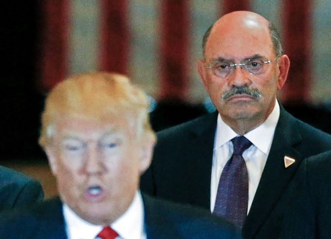 Donald Trump a Allen Weisselberg v roce 2016.