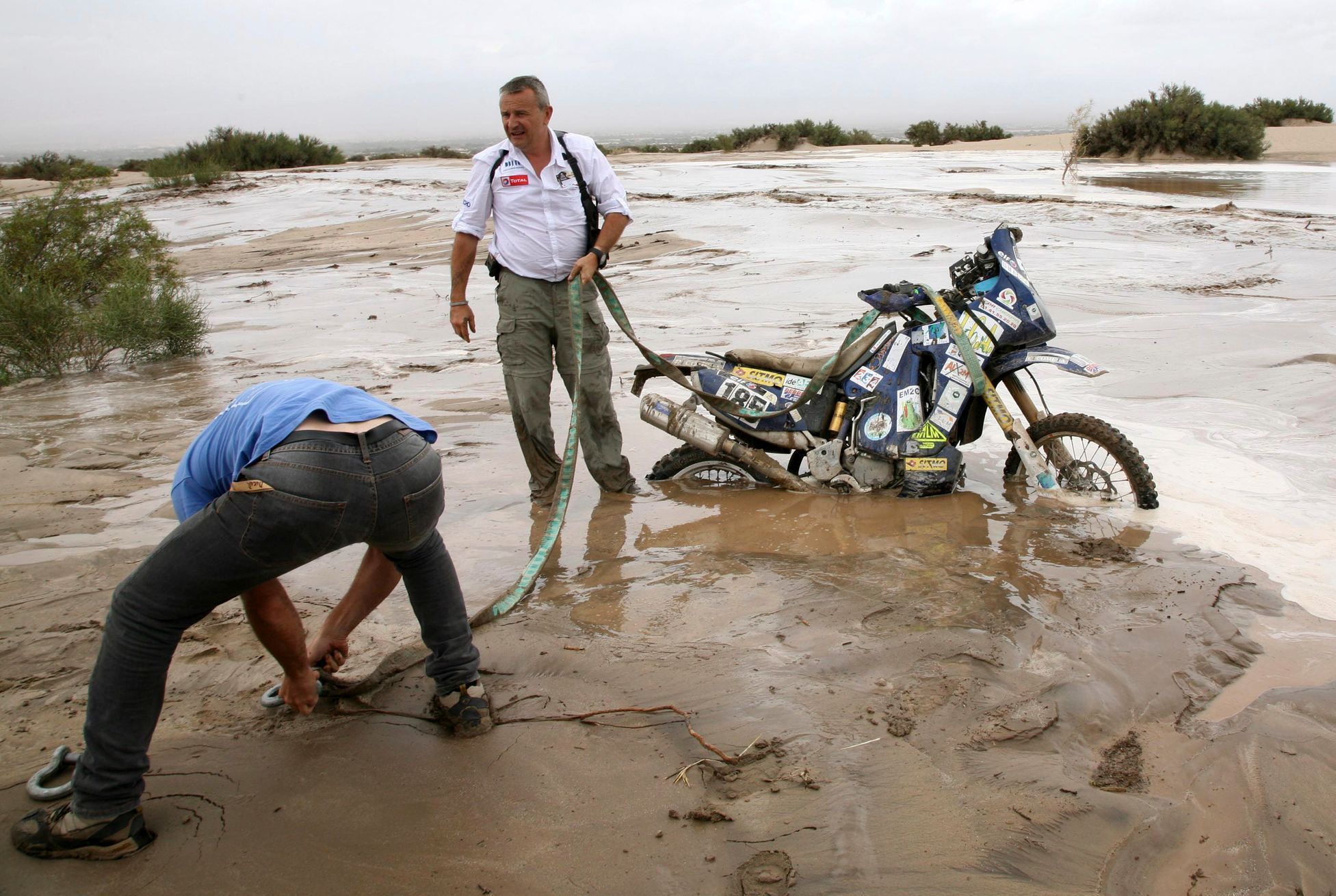Rallye Dakar, 11. etapa - s vyprošťováním pomáhá i ředitel závodu Lavigne