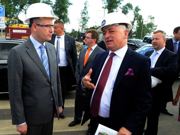 Roku 2015 se přišel na dokončení stavebních prací podívat tehdejší premiér Bohuslav Sobotka, v rozhovoru s ním je Milan Gánik. Na místě byl i ministr Richard Brabec.