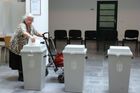 Volební místnosti ve zbylých dvaceti zemích otevřely. Zveřejňování hlasů začne večer