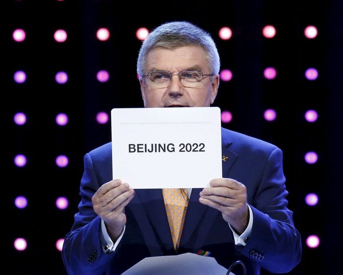 Thomas Bach oznamuje pořadatele Her v roce 2022