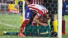 LM, Atlético-Chelsea: zraněný Petr Čech - srážka s Raulem Garciou (8)