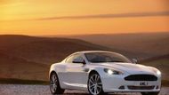 Supersport Aston Martin DB9 po letech poněkud omladili. Ne ale moc výrazně.
