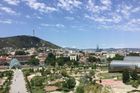 Tbilisi je město kontrastů, místy supermoderní, místy špinavé a rozpadlé.