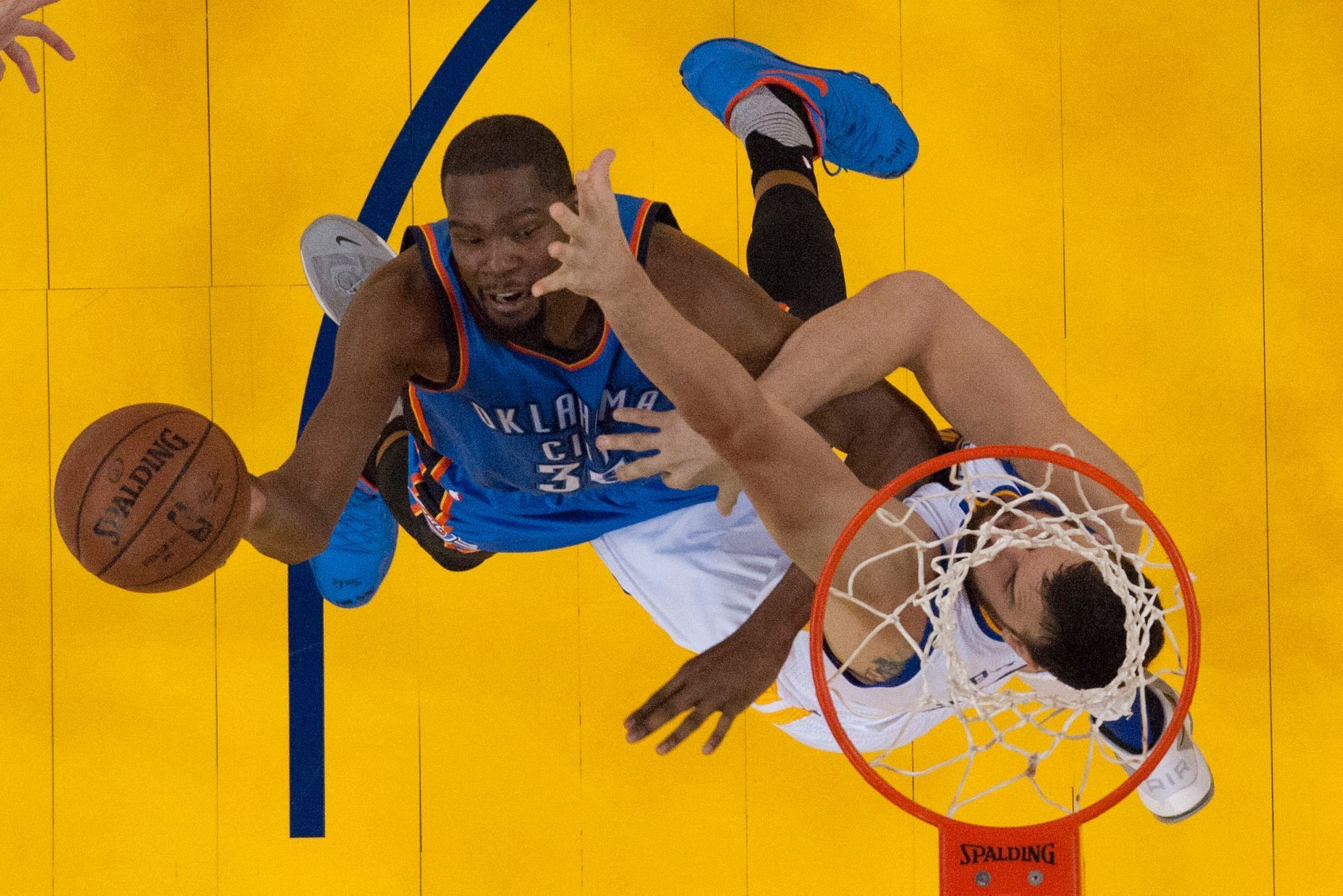 NBA: Playoffs-Oklahoma City Thunder vs. Golden State Warriors (Kevin Durant, Andrew Bogut)
