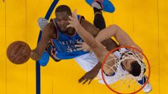 NBA: Playoffs-Oklahoma City Thunder vs. Golden State Warriors (Kevin Durant, Andrew Bogut)